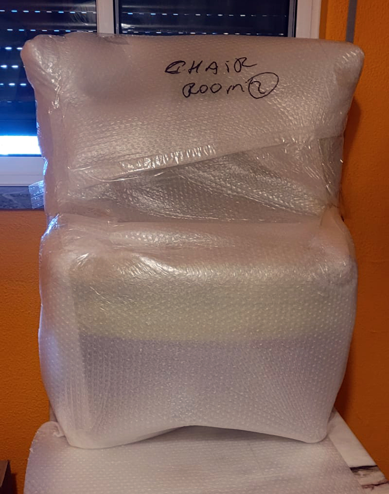 Embalagem cuidada de cadeira